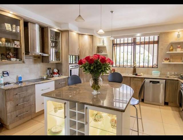 2 BEDROOM APARTMENT FOR SALE IN BEDFORDVIEW